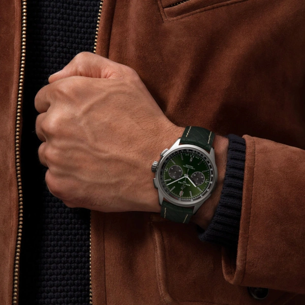 ab0118a11l1x1-premier-b01-chronograph-42-bentley-british-racing-green-on-wrist